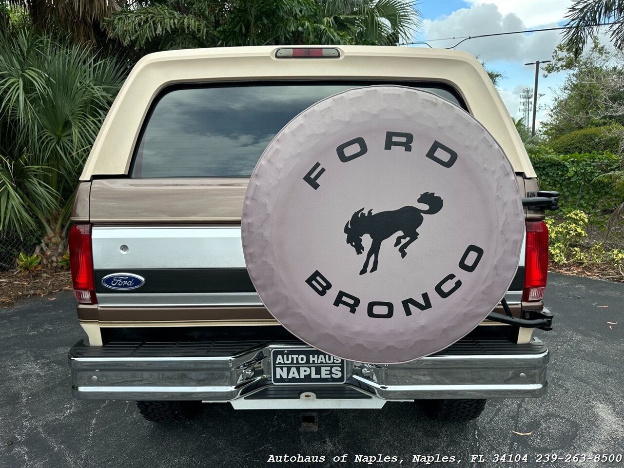 1993 Ford Bronco Eddie Bauer   - Photo 9 - Naples, FL 34104