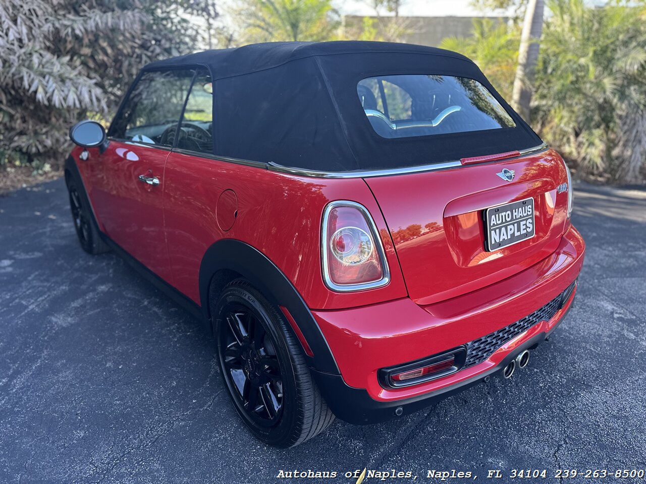 2015 MINI Convertible Cooper S   - Photo 27 - Naples, FL 34104