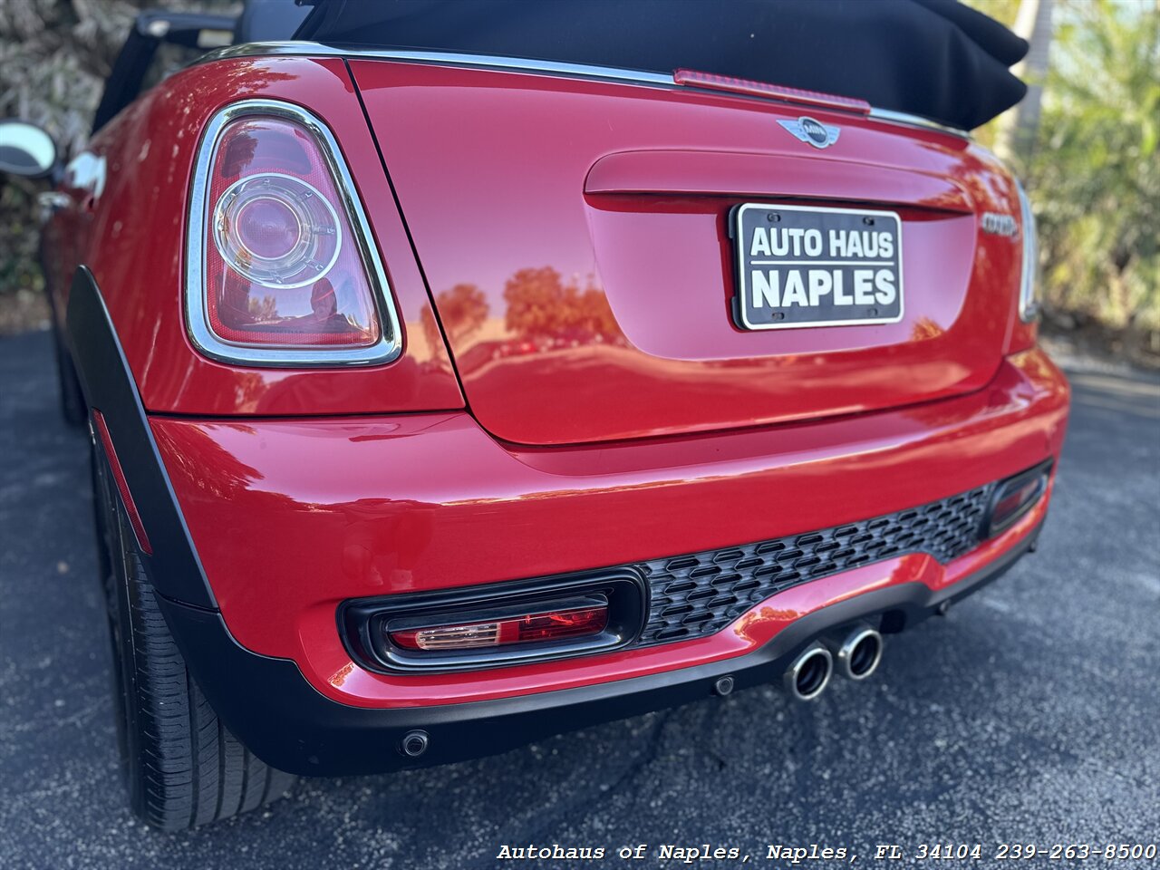 2015 MINI Convertible Cooper S   - Photo 16 - Naples, FL 34104