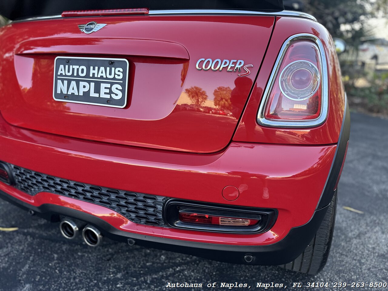 2015 MINI Convertible Cooper S   - Photo 18 - Naples, FL 34104