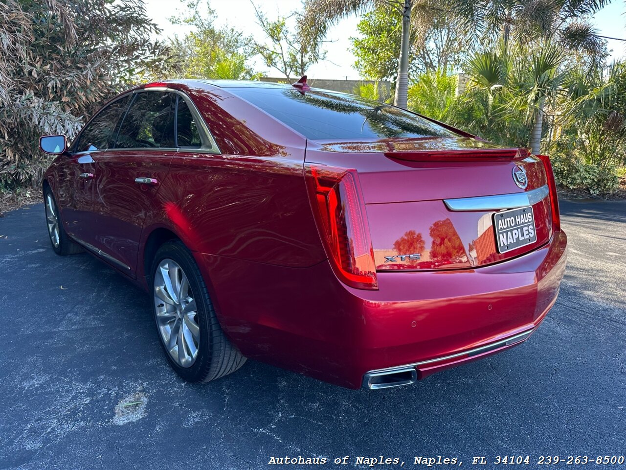 2013 Cadillac XTS Luxury Collection   - Photo 10 - Naples, FL 34104