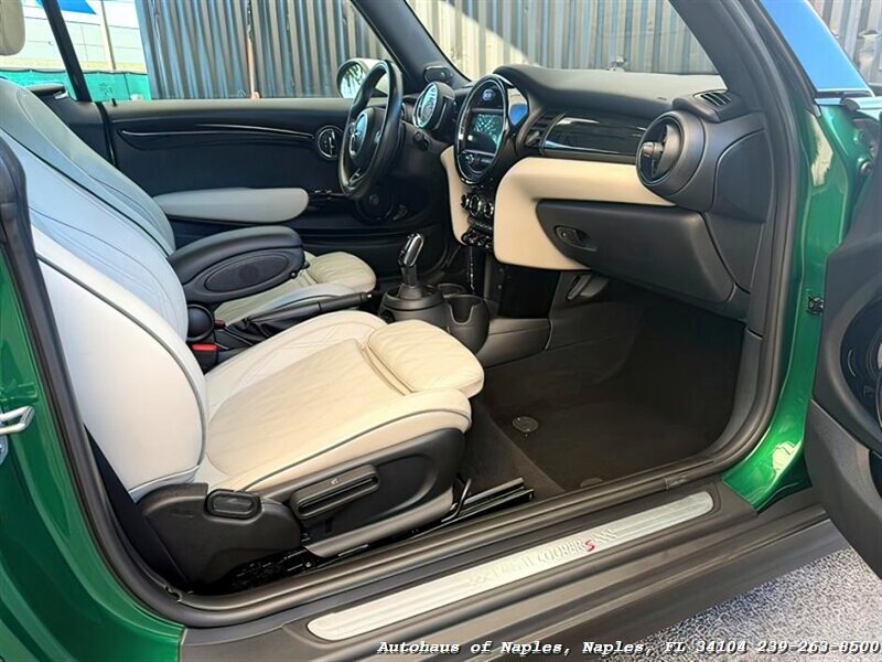 2020 MINI Convertible Cooper S   - Photo 27 - Naples, FL 34104