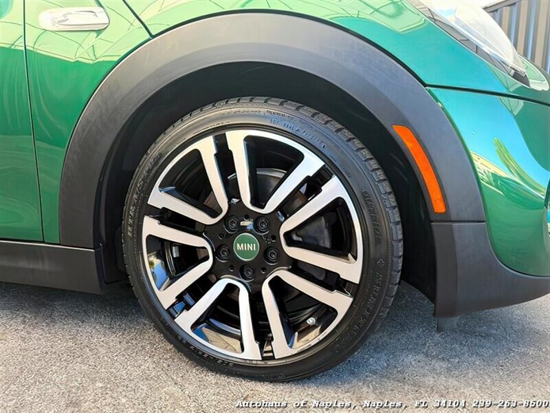 2020 MINI Convertible Cooper S   - Photo 10 - Naples, FL 34104