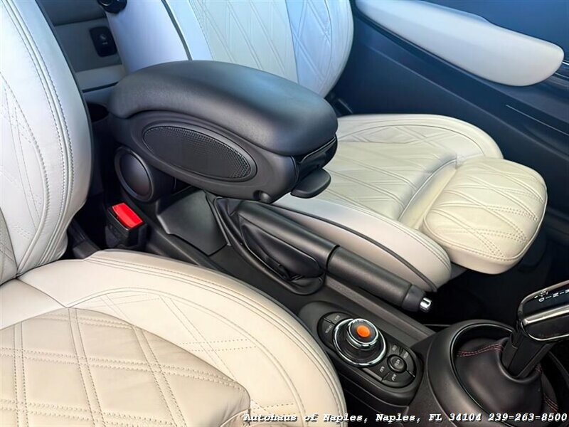 2020 MINI Convertible Cooper S   - Photo 32 - Naples, FL 34104