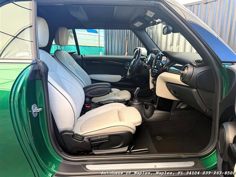 2020 MINI Convertible Cooper S   - Photo 28 - Naples, FL 34104