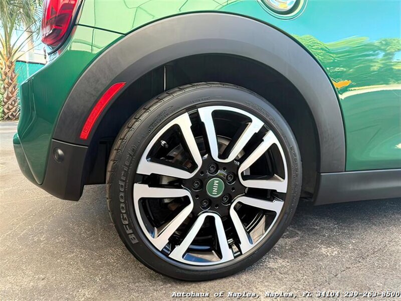 2020 MINI Convertible Cooper S   - Photo 11 - Naples, FL 34104