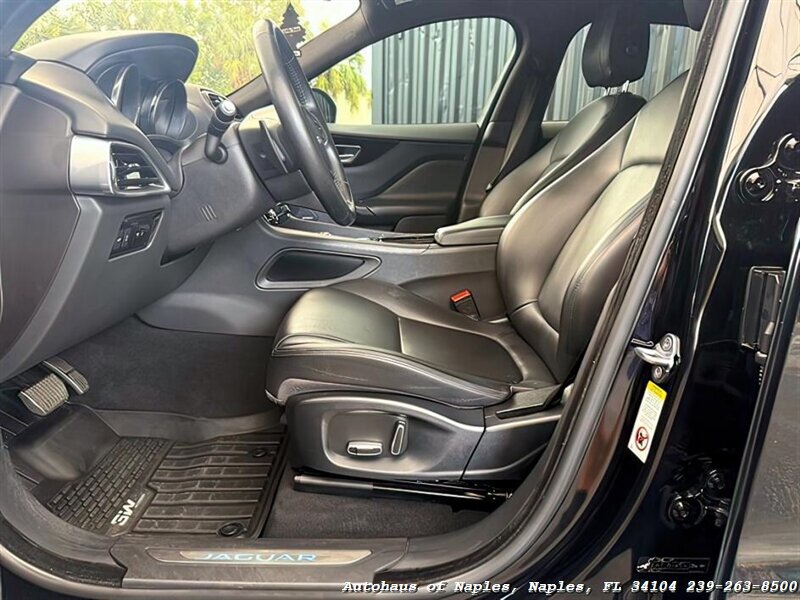 2019 Jaguar F-PACE 25t Premium   - Photo 18 - Naples, FL 34104