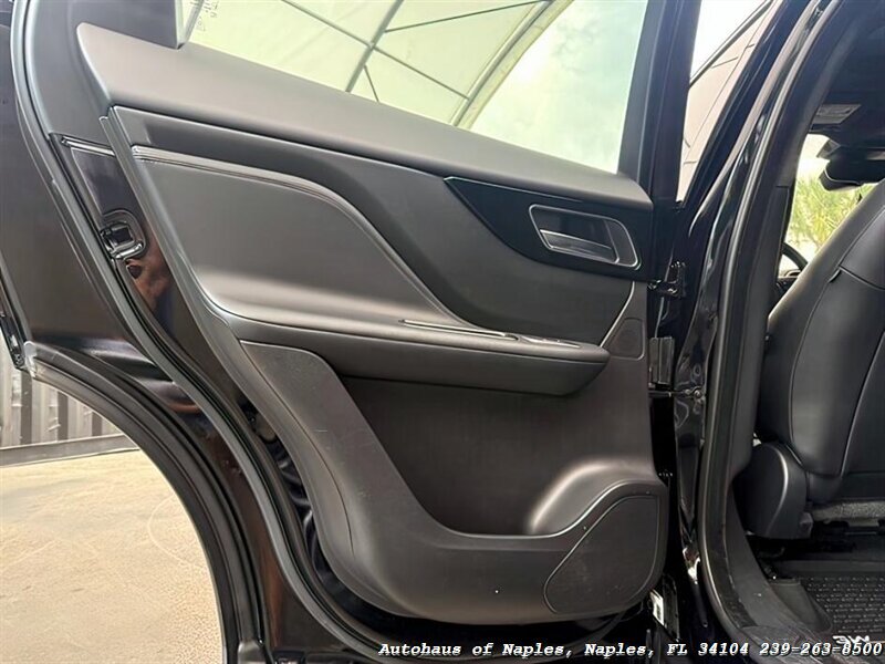 2019 Jaguar F-PACE 25t Premium   - Photo 24 - Naples, FL 34104