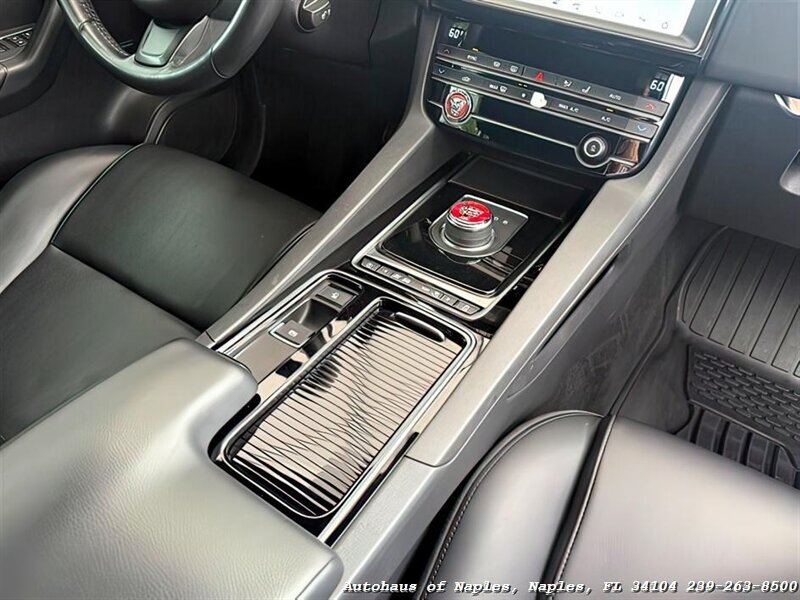 2019 Jaguar F-PACE 25t Premium   - Photo 34 - Naples, FL 34104