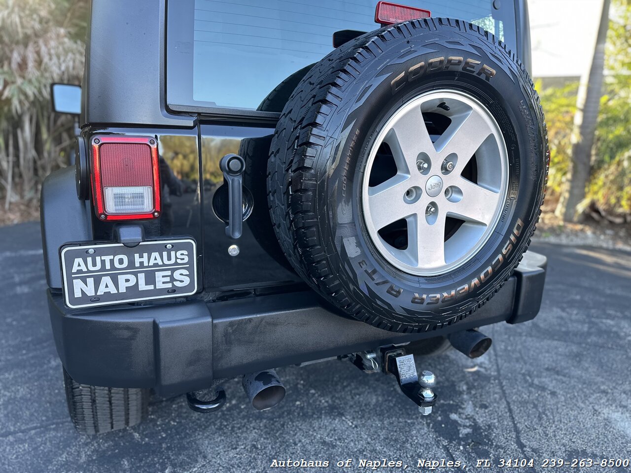 2015 Jeep Wrangler Sport   - Photo 16 - Naples, FL 34104