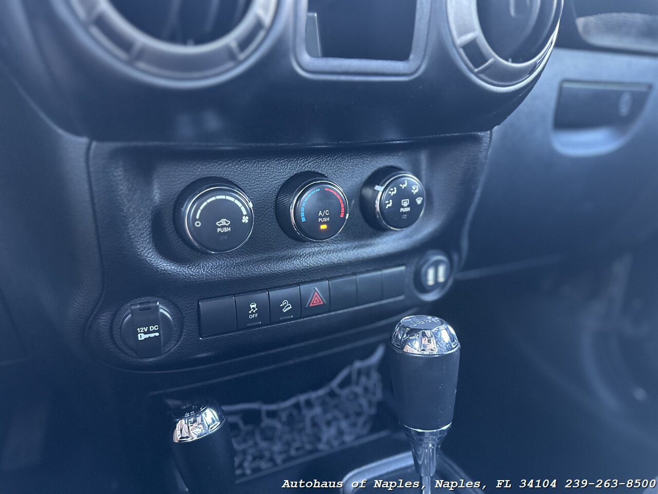 2015 Jeep Wrangler Sport   - Photo 40 - Naples, FL 34104