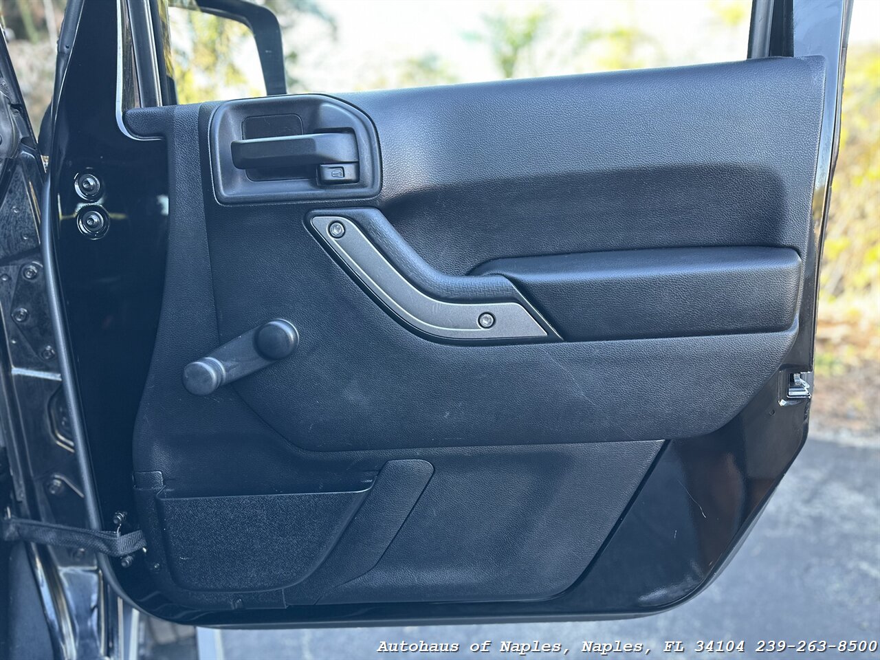 2015 Jeep Wrangler Sport   - Photo 34 - Naples, FL 34104