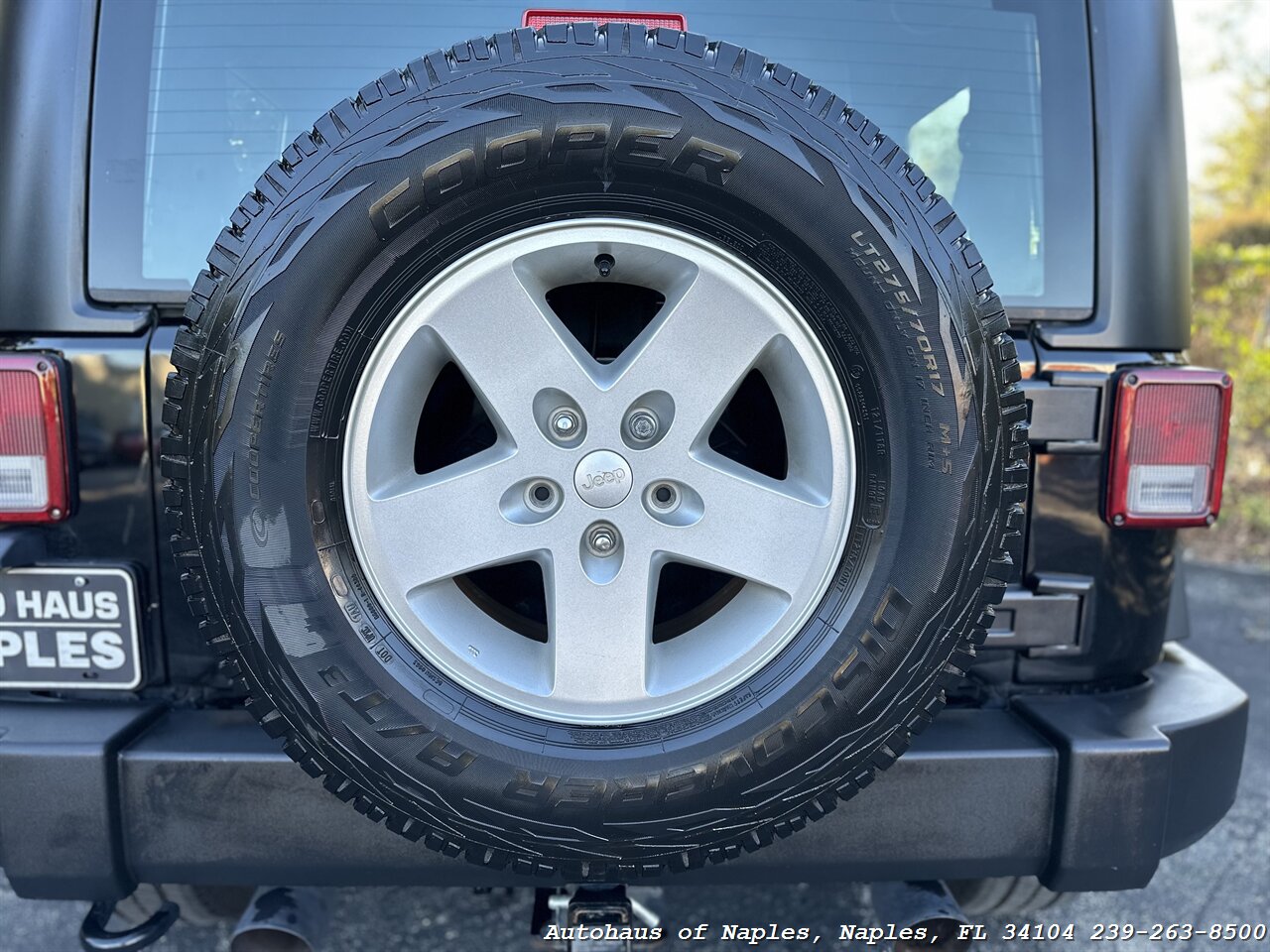 2015 Jeep Wrangler Sport   - Photo 17 - Naples, FL 34104