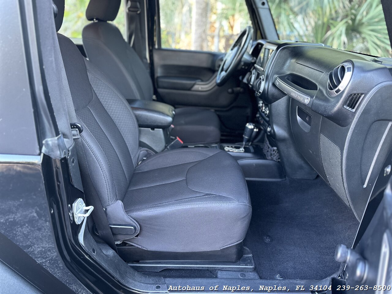 2015 Jeep Wrangler Sport   - Photo 32 - Naples, FL 34104