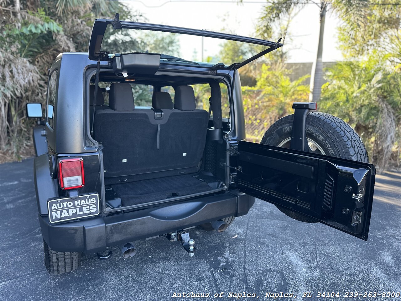 2015 Jeep Wrangler Sport   - Photo 24 - Naples, FL 34104