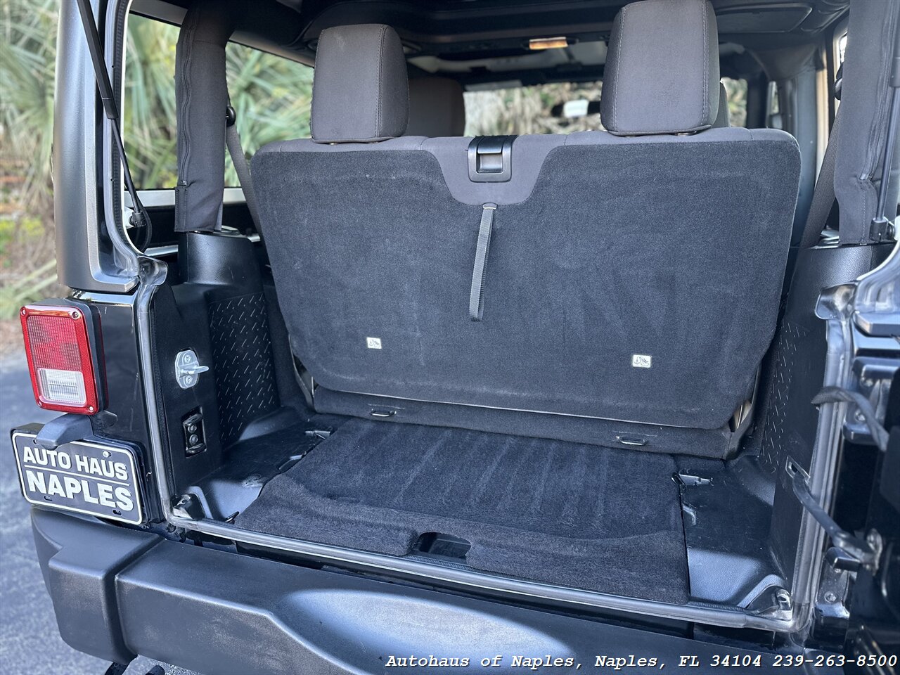 2015 Jeep Wrangler Sport   - Photo 25 - Naples, FL 34104