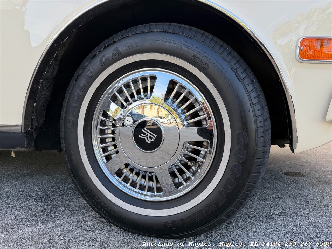 1990 Rolls-Royce Corniche III   - Photo 31 - Naples, FL 34104