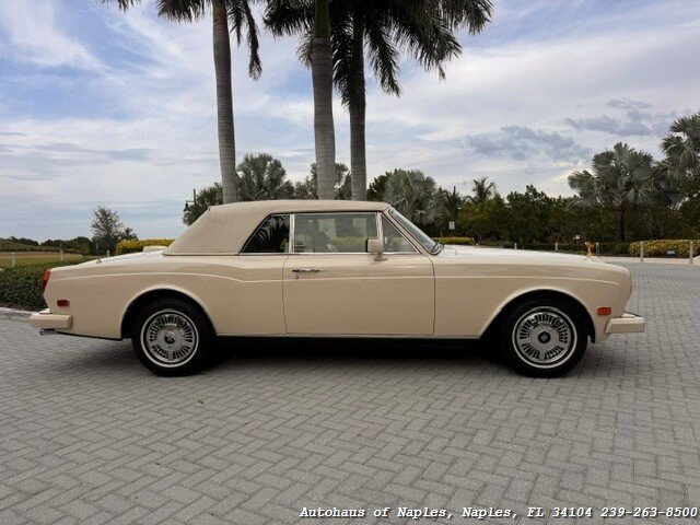 1990 ROLLS ROYCE Corniche - Photo 10 - Naples, FL 34104