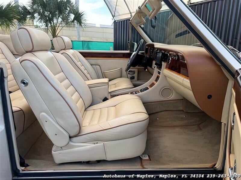 1990 Rolls-Royce Corniche III   - Photo 48 - Naples, FL 34104
