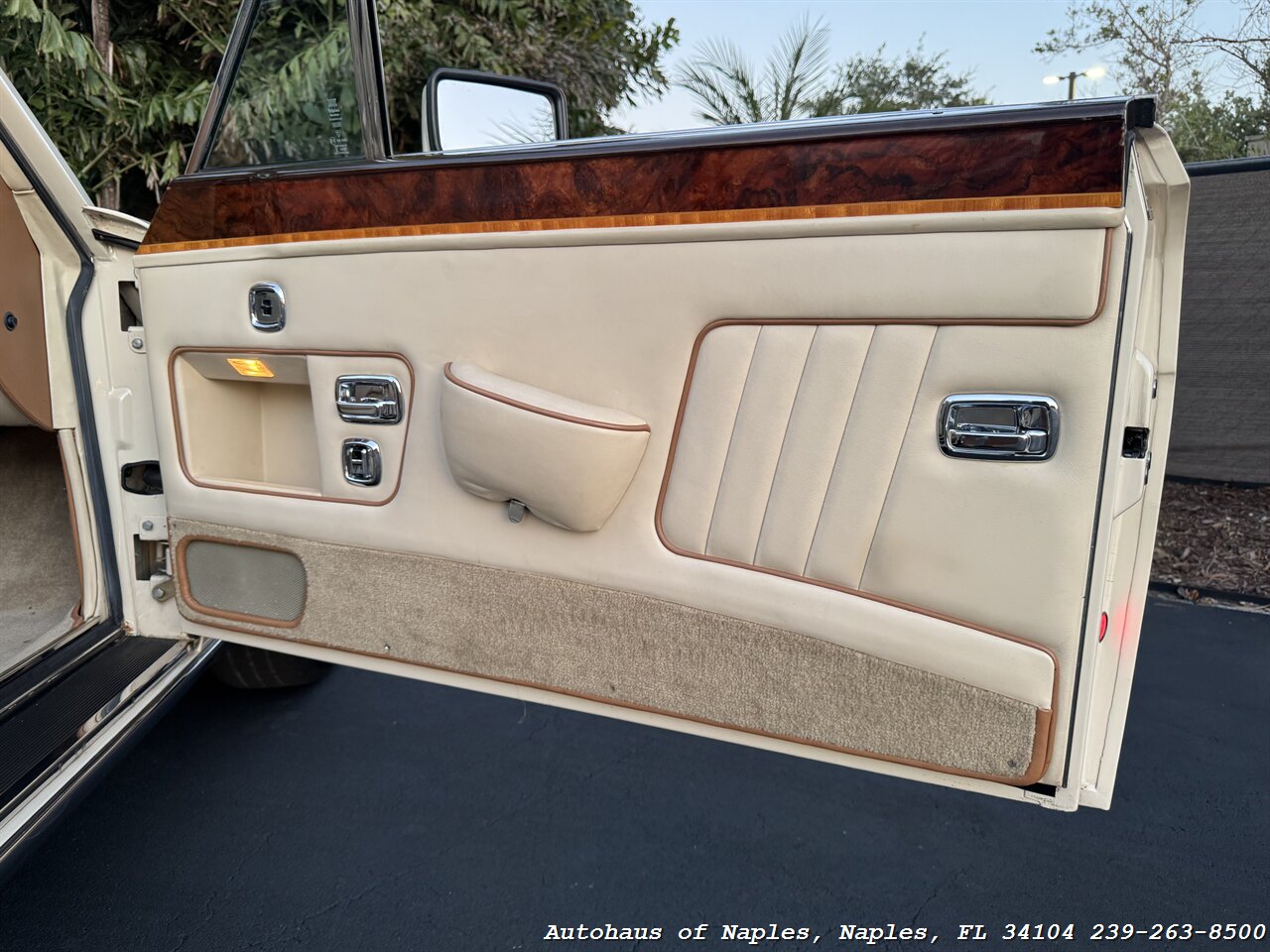 1990 Rolls-Royce Corniche III - Photo 41 - Naples, FL 34104