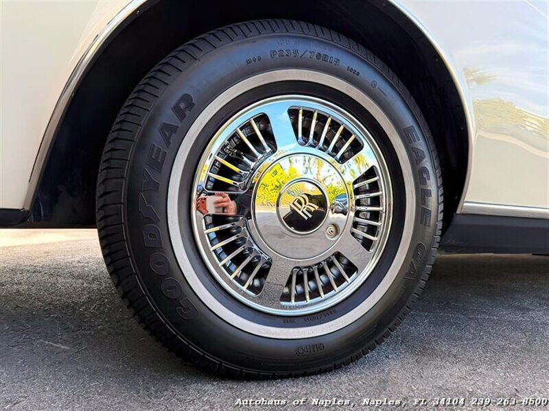 1990 Rolls-Royce Corniche III   - Photo 32 - Naples, FL 34104