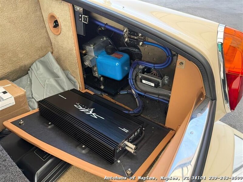 1990 Rolls-Royce Corniche III   - Photo 55 - Naples, FL 34104