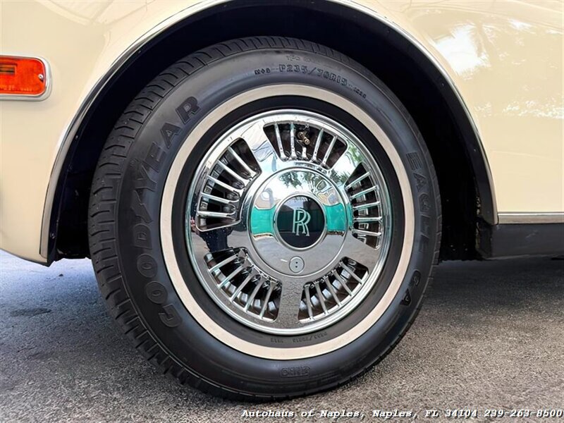 1990 Rolls-Royce Corniche III   - Photo 29 - Naples, FL 34104