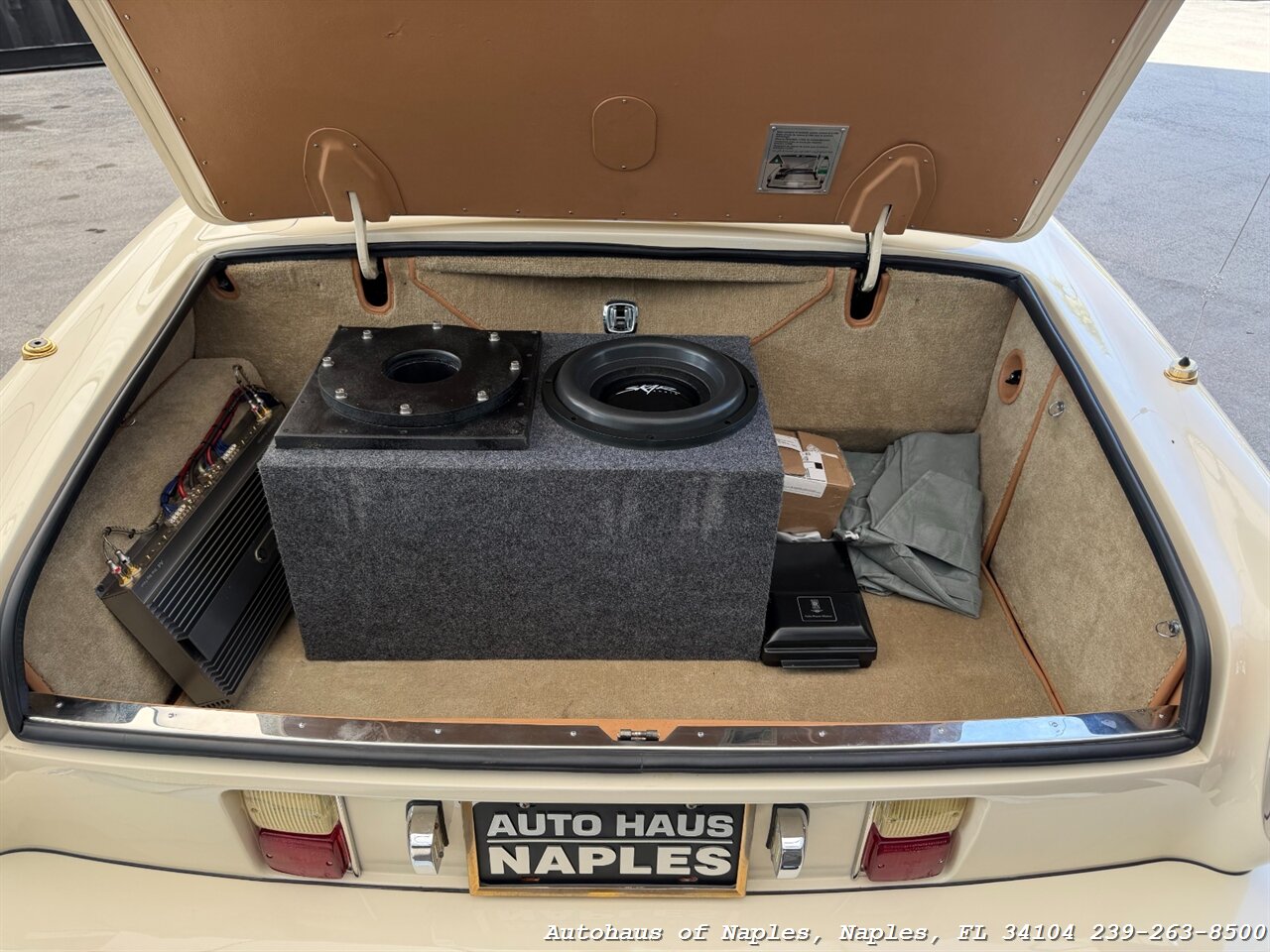 1990 Rolls-Royce Corniche III   - Photo 54 - Naples, FL 34104