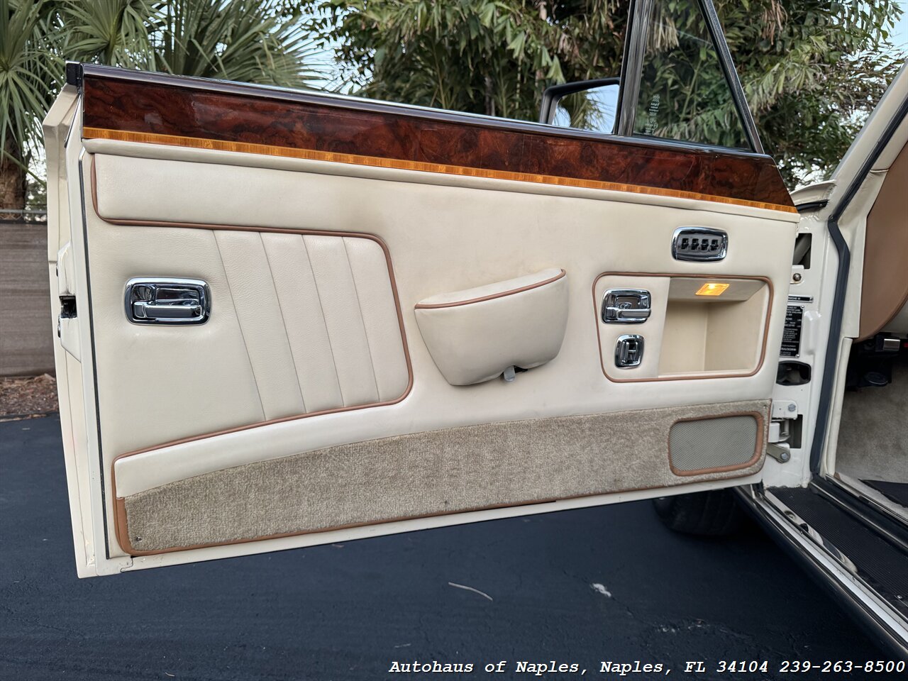 1990 Rolls-Royce Corniche III - Photo 28 - Naples, FL 34104