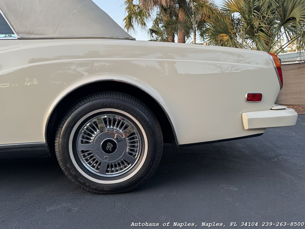 1990 Rolls-Royce Corniche III - Photo 23 - Naples, FL 34104