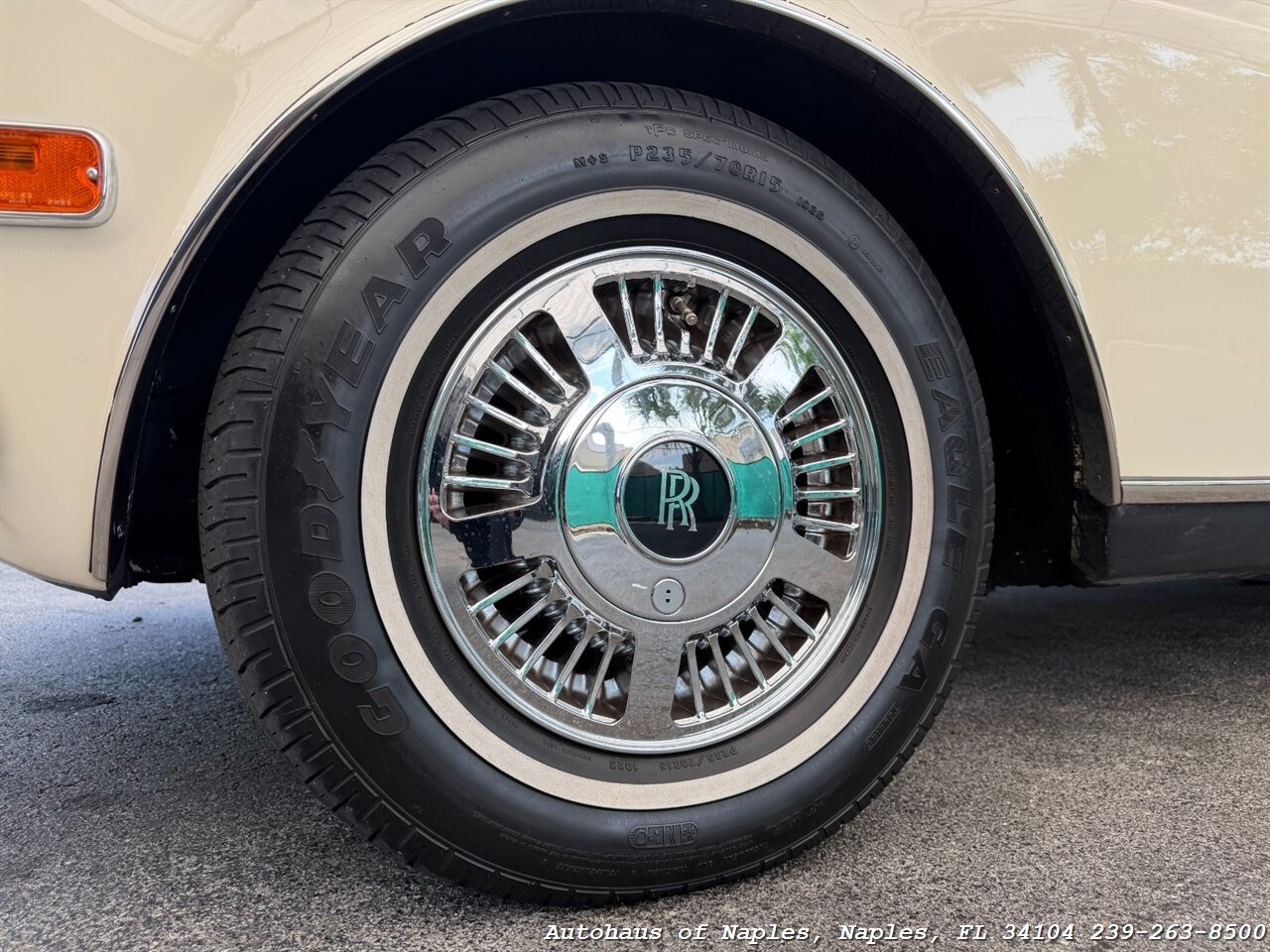 1990 Rolls-Royce Corniche III   - Photo 29 - Naples, FL 34104