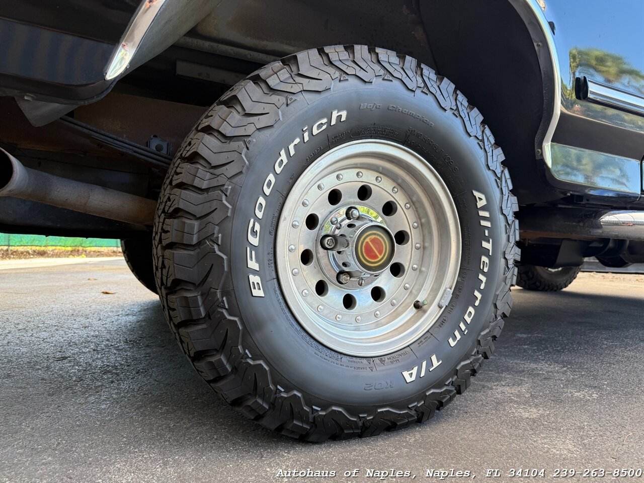 1992 Ford Bronco XLT 2dr XLT   - Photo 11 - Naples, FL 34104