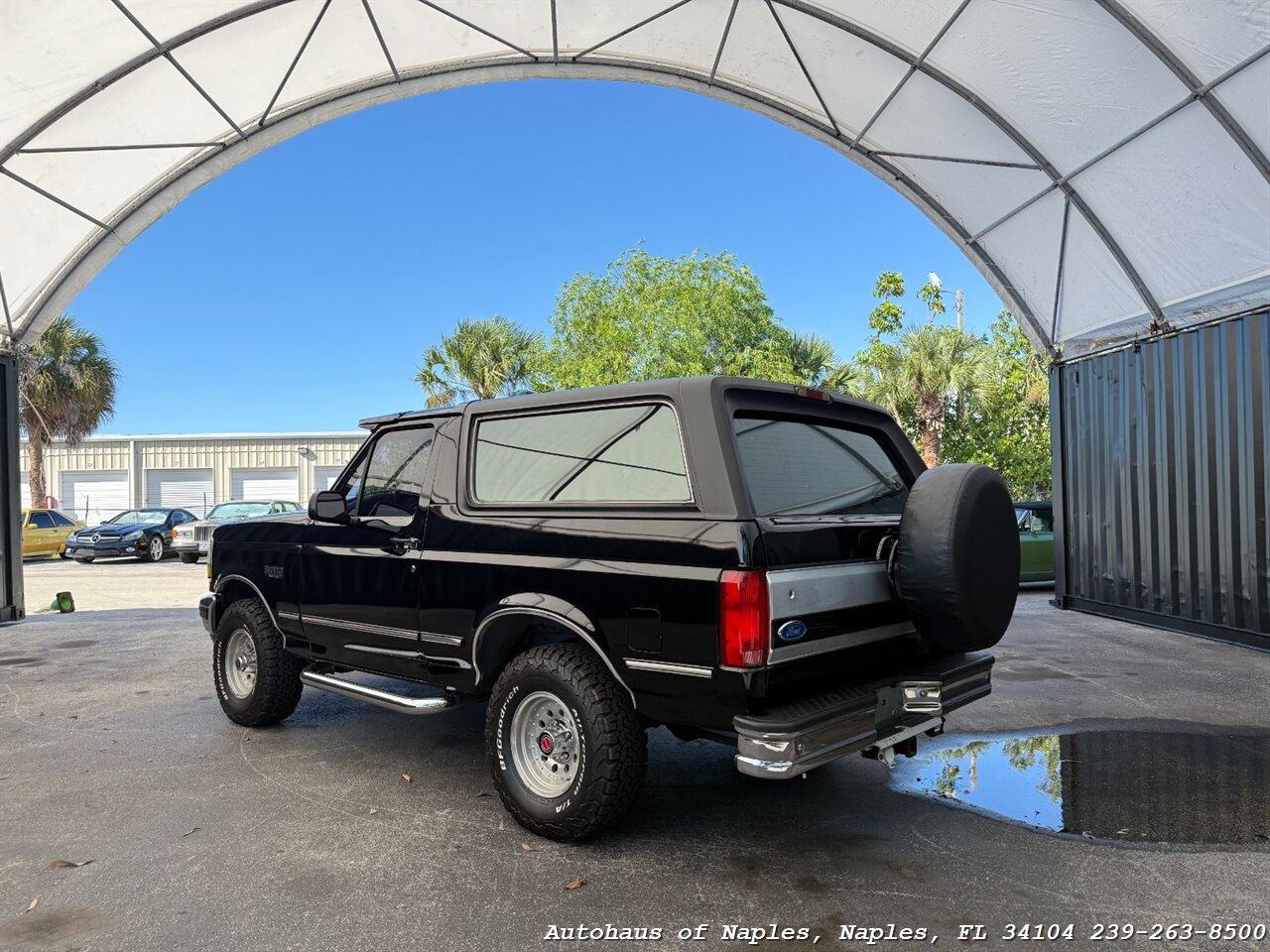 1992 Ford Bronco XLT 2dr XLT   - Photo 6 - Naples, FL 34104
