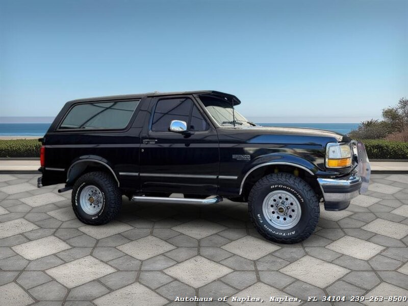 1992 Ford Bronco XLT 2dr XLT  