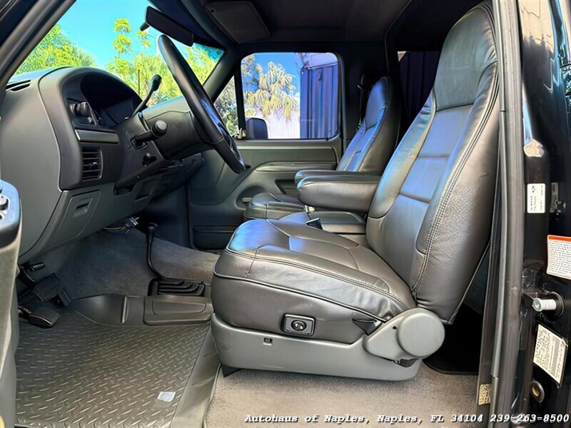 1992 Ford Bronco photo 20