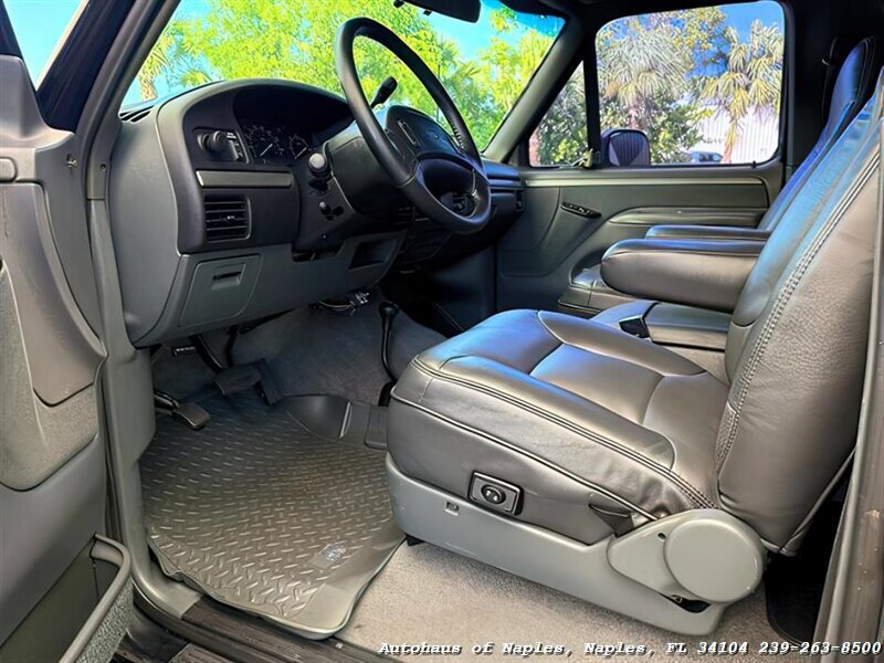 1992 Ford Bronco photo 19