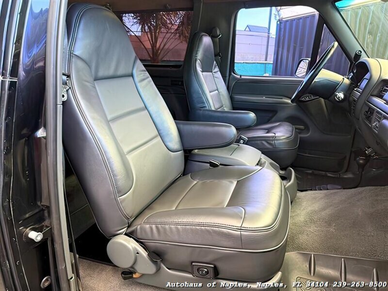1992 Ford Bronco photo 27