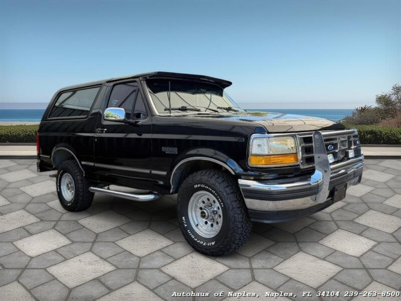 1992 Ford Bronco XLT 2dr XLT  