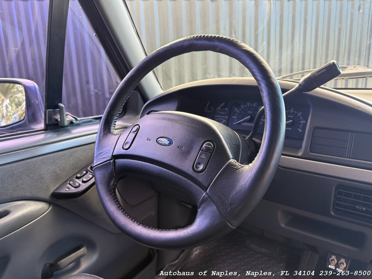 1992 Ford Bronco XLT 2dr XLT   - Photo 32 - Naples, FL 34104