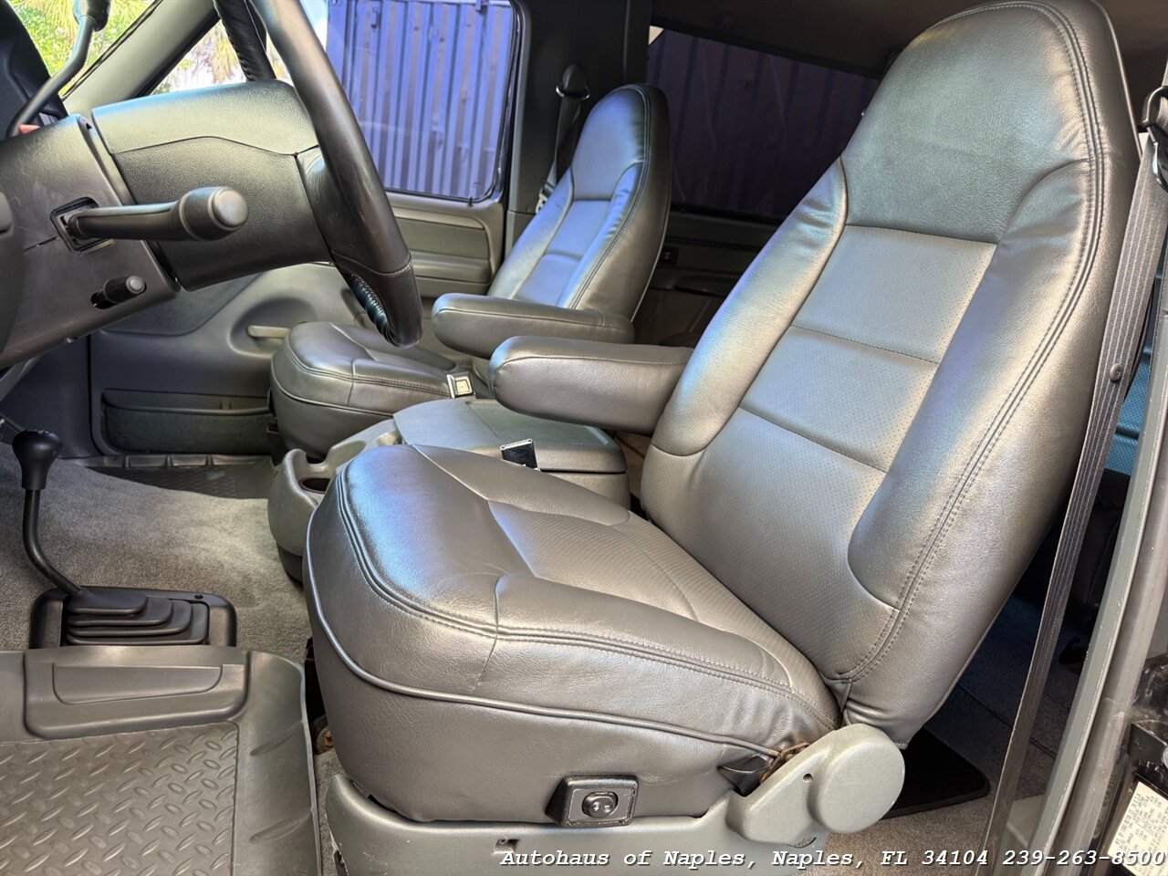 1992 Ford Bronco XLT 2dr XLT   - Photo 25 - Naples, FL 34104