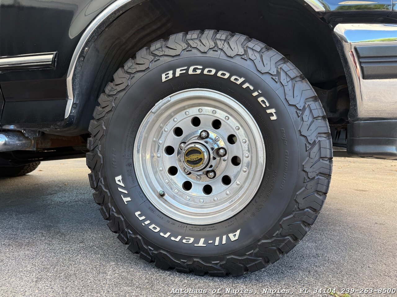 1992 Ford Bronco XLT 2dr XLT   - Photo 10 - Naples, FL 34104