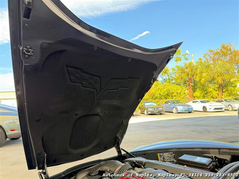2010 Chevrolet Corvette 3LT 6-Speed   - Photo 31 - Naples, FL 34104