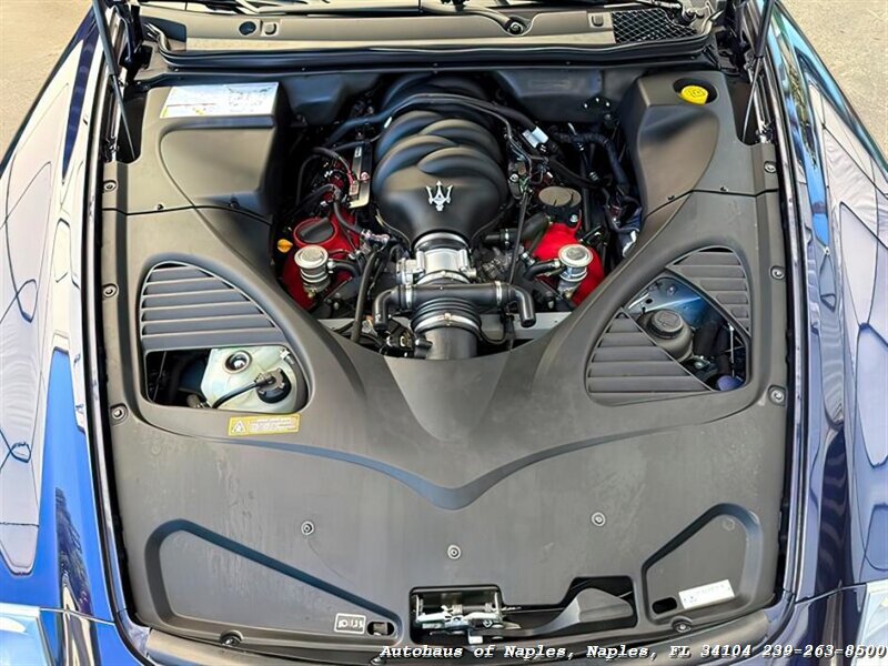 2013 Maserati Quattroporte Sport GT photo 13