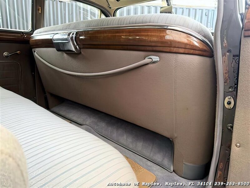 1942 Buick Super 4-Door Sedan   - Photo 40 - Naples, FL 34104