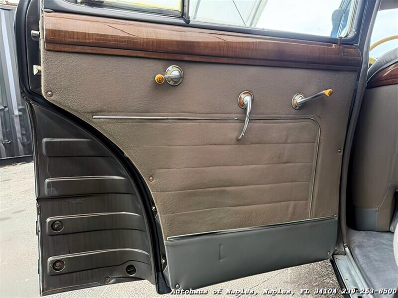 1942 Buick Super 4-Door Sedan   - Photo 36 - Naples, FL 34104