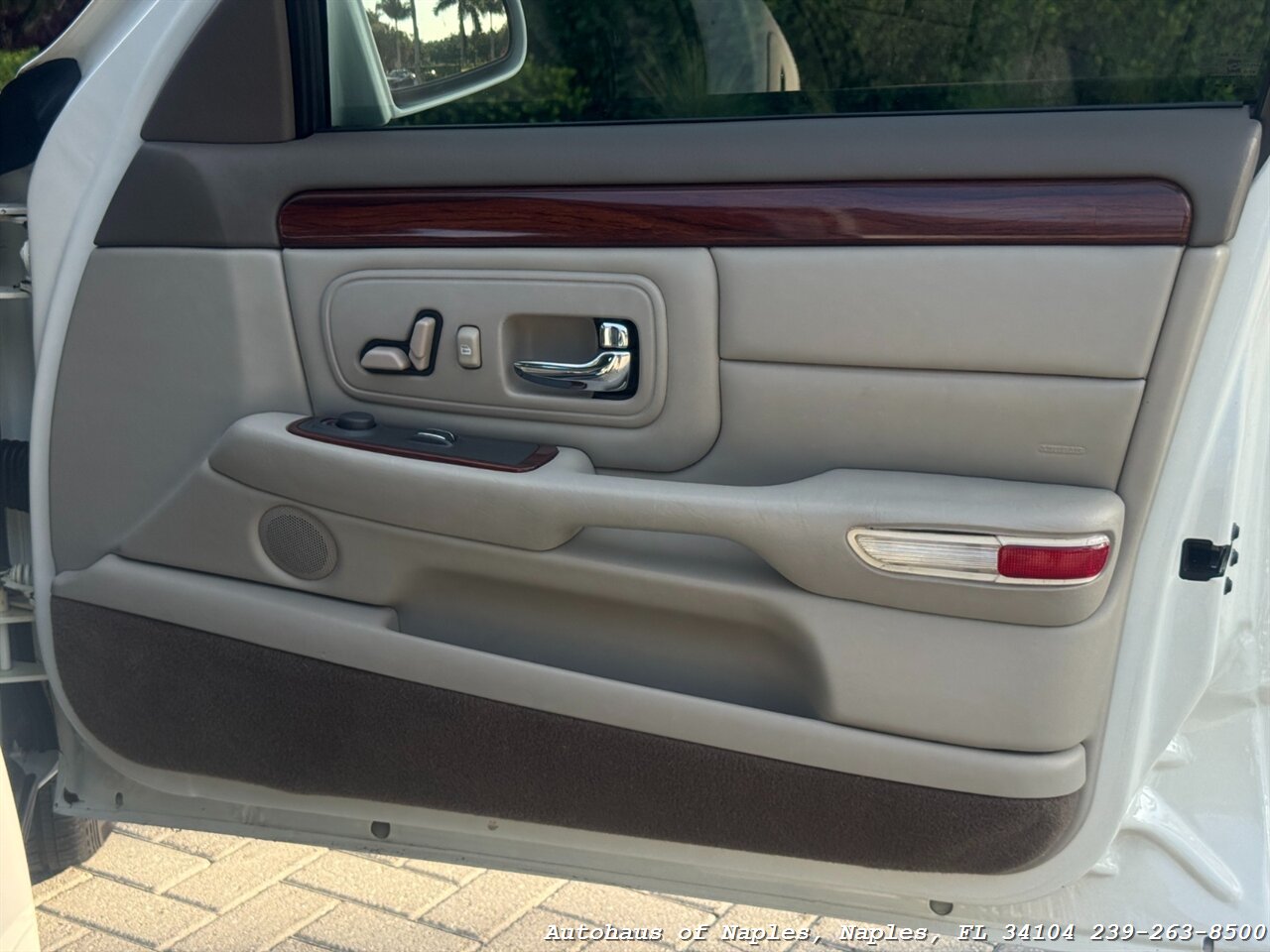 1998 Cadillac DeVille - Photo 29 - Naples, FL 34104