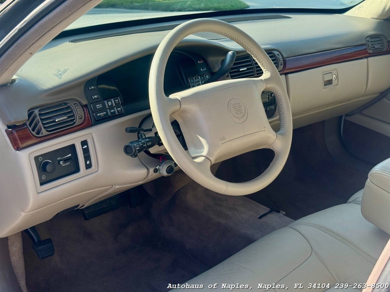 1998 Cadillac DeVille - Photo 22 - Naples, FL 34104