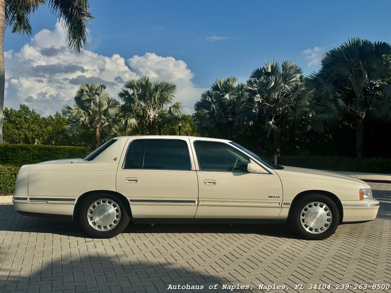 1998 Cadillac DeVille - Photo 11 - Naples, FL 34104