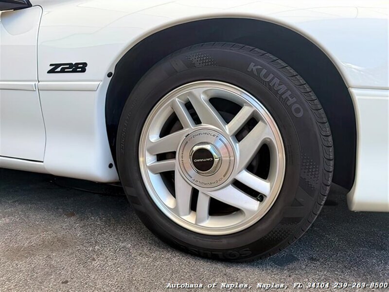 1994 Chevrolet Camaro Z28 - Photo 10 - Naples, FL 34104