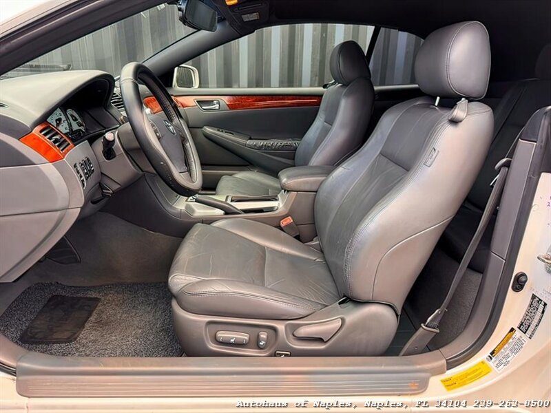 2006 Toyota Camry Solara SLE V6   - Photo 10 - Naples, FL 34104